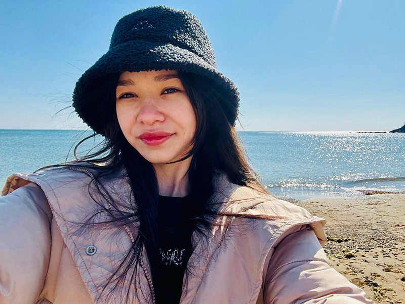 Школьница из Питерского района, Карина Мергенова, стала победителем Всероссийского конкурса «МедиаЛаб» и выиграла путевку во Владивосток в детский центр «Океан» на медиасмену!.