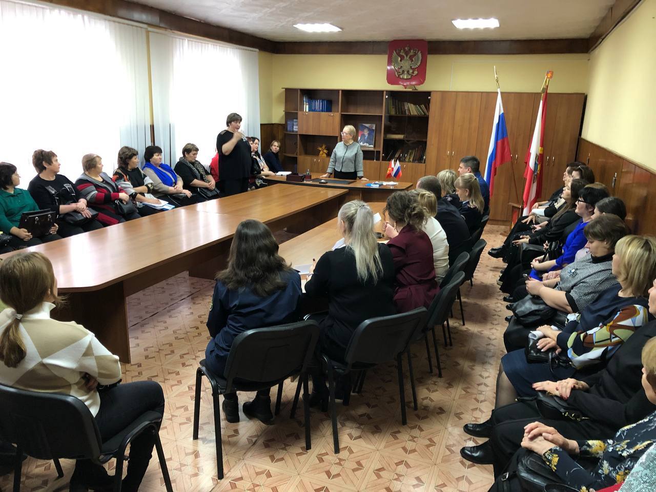 В администрации Питерского района прошел прием граждан, посвященный Всемирному Дню правовой помощи детям.